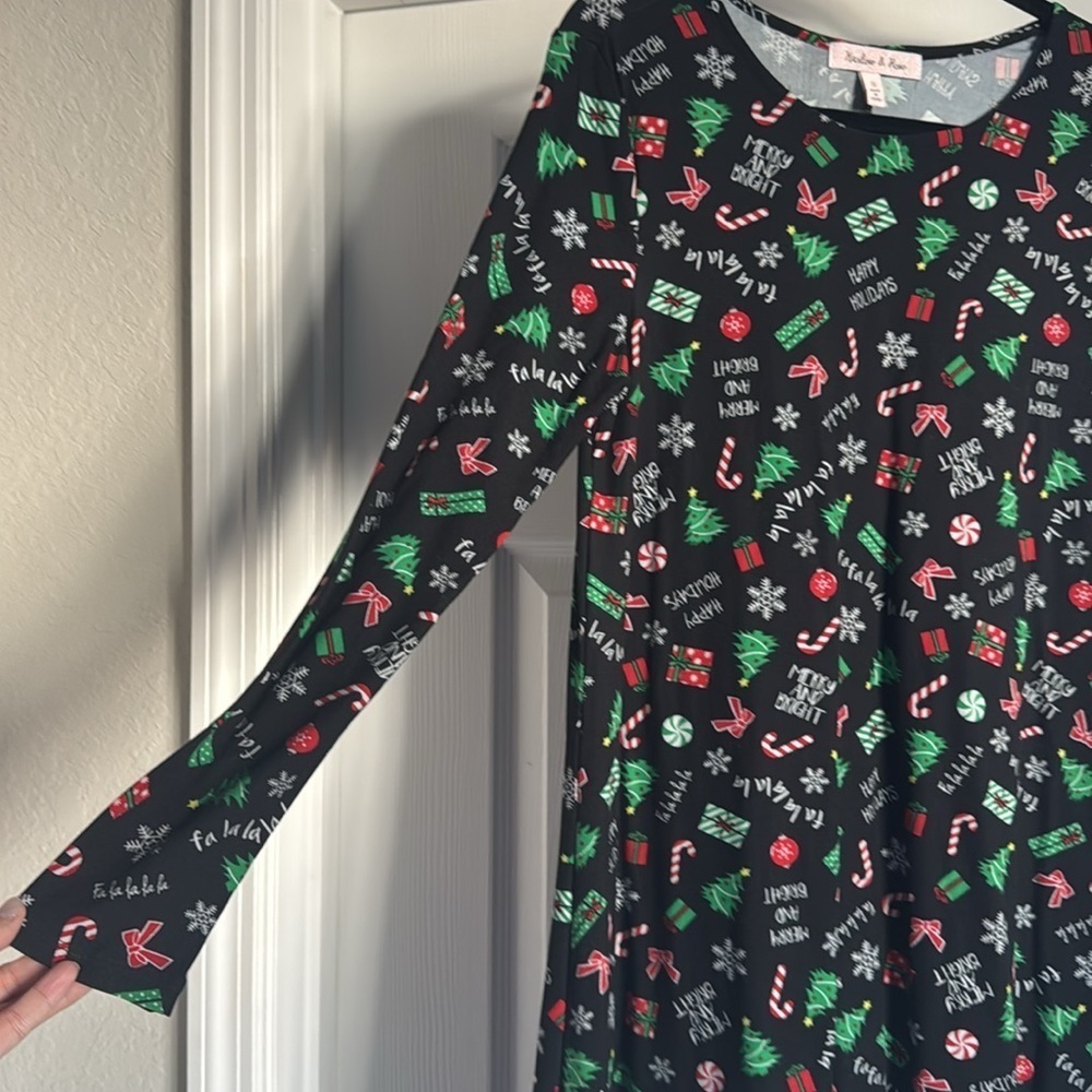 Love sleeve Christmas dress - Picture 3 of 4